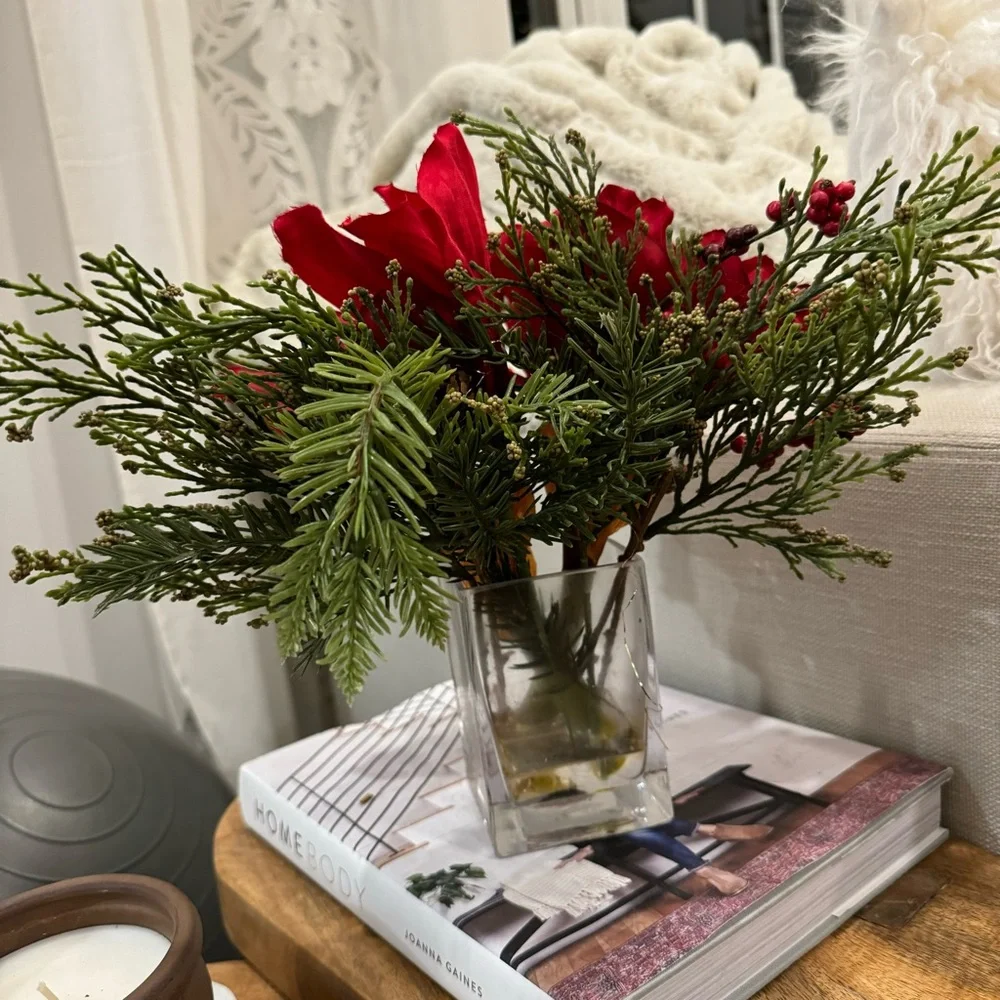 Pottery Barn 1/ Faux Berry & Amaryllis Mixed Arrangement In Glass Vase